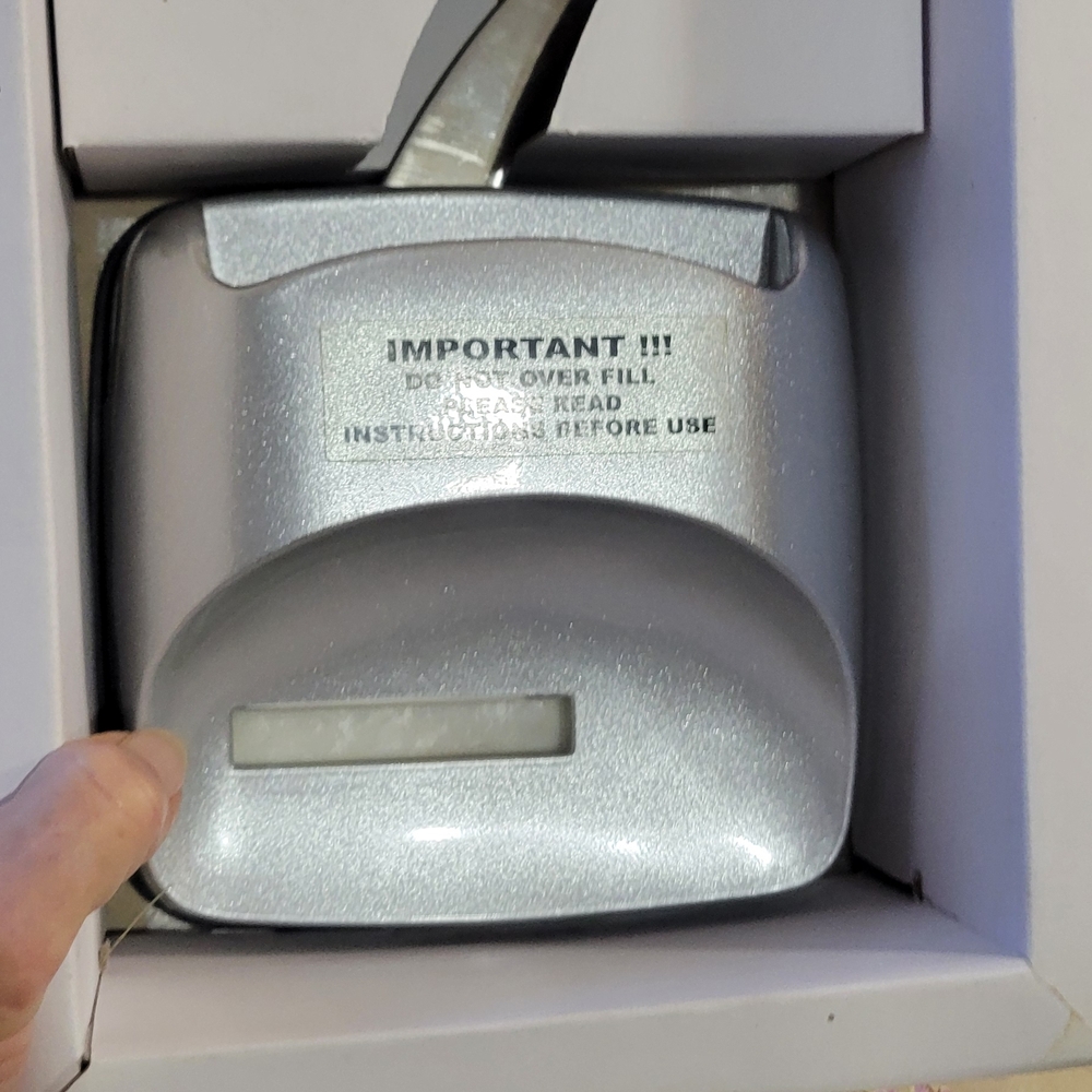 NIB Cigarette Making Machine - Picture 2 of 2